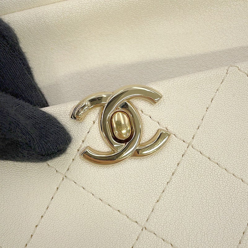 シャネル チェーンショルダーバッグ マトラッセ ココマーク カメラバッグ レザー AS0137 CHANEL