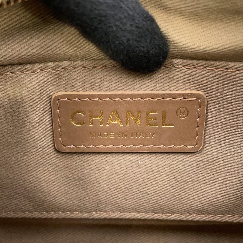 シャネル チェーンショルダーバッグ マトラッセ ココマーク カメラバッグ レザー AS0137 CHANEL