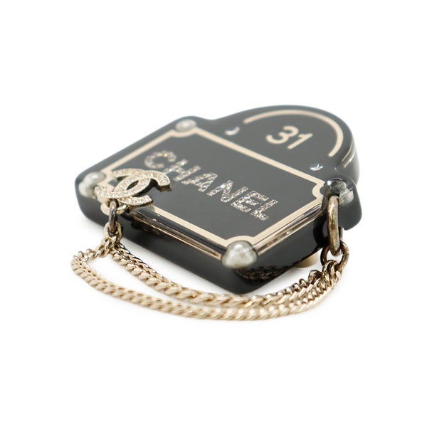 シャネル ブローチ ココマーク ストリートサインモチーフ D22B AB9372 CHANEL アクセサリー