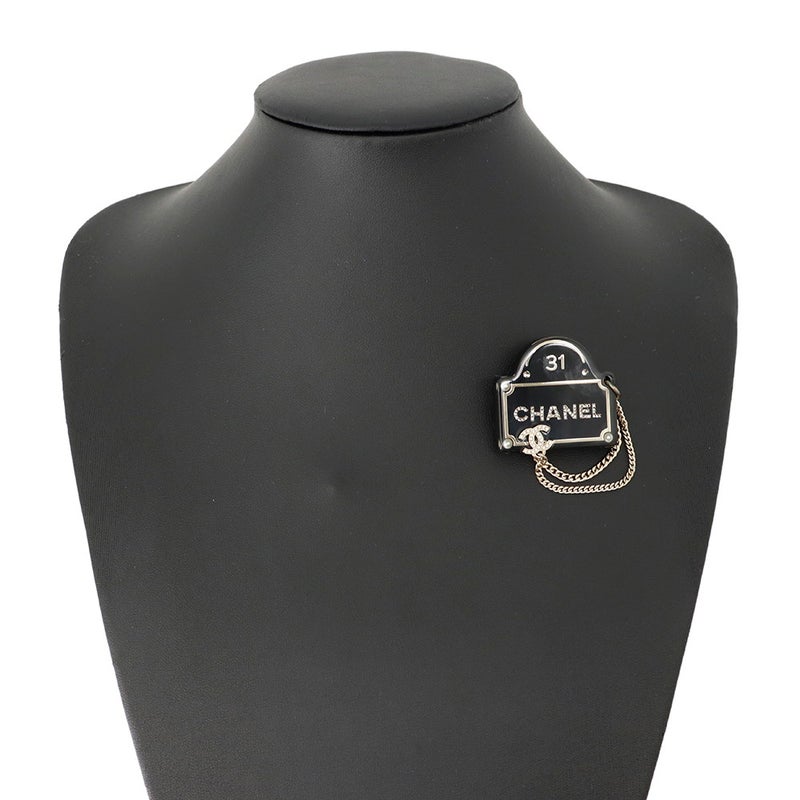 シャネル ブローチ ココマーク ストリートサインモチーフ D22B AB9372 CHANEL アクセサリー