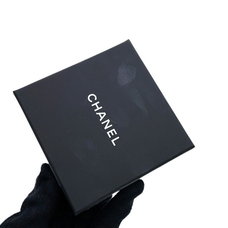 シャネル ブローチ ココマーク ストリートサインモチーフ D22B AB9372 CHANEL アクセサリー