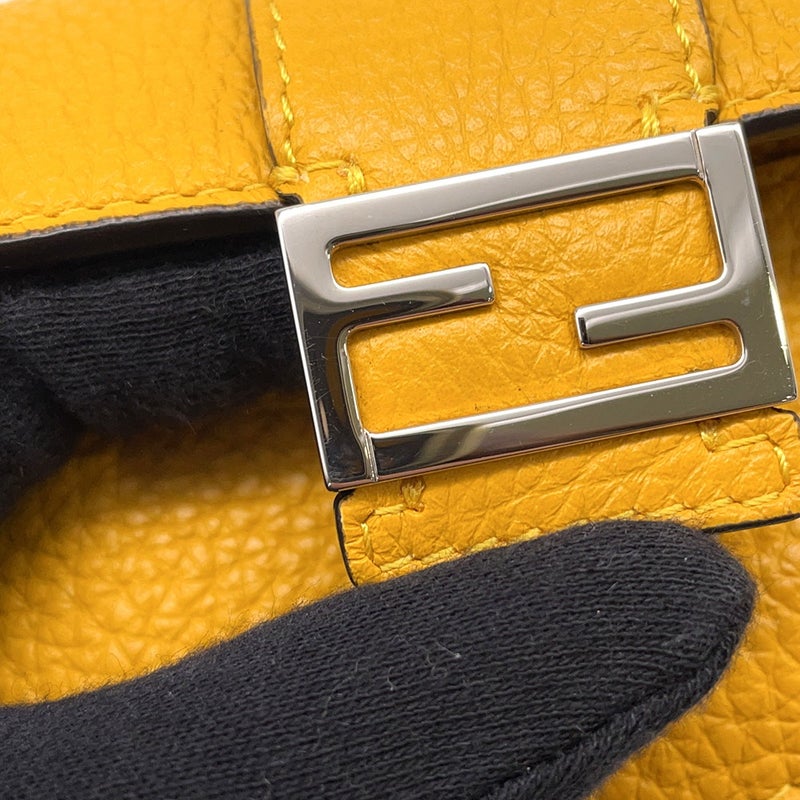 フェンディ ショルダーバッグ マイクロ フラット バゲット ショルダーポシェット レザー 7M0311 FENDI 財布