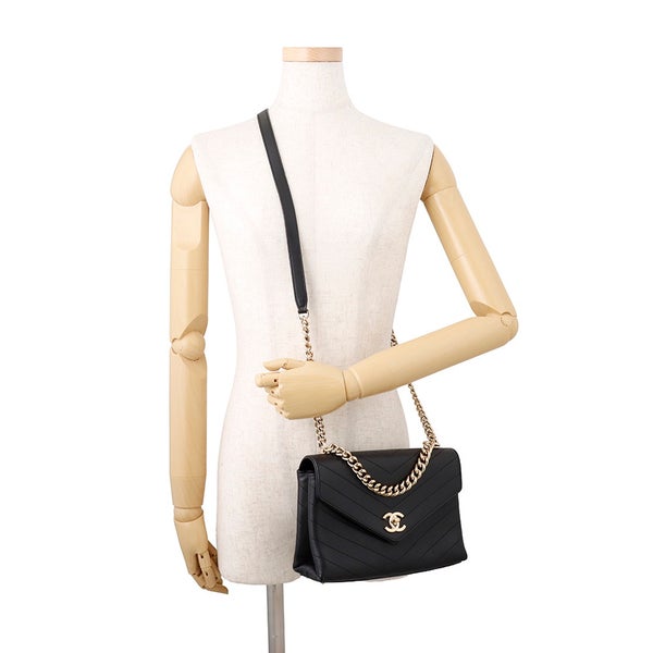 シャネル チェーンショルダーバッグ シェブロン ココマーク レザー CHANEL Vステッチ 黒 2way