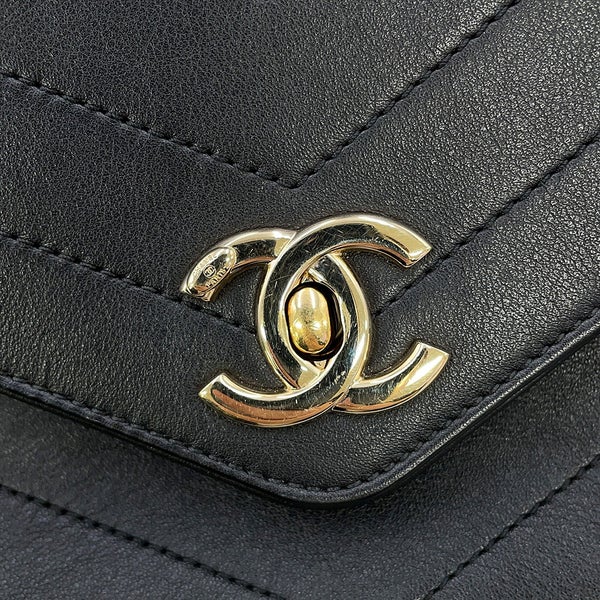 シャネル チェーンショルダーバッグ シェブロン ココマーク レザー CHANEL Vステッチ 黒 2way