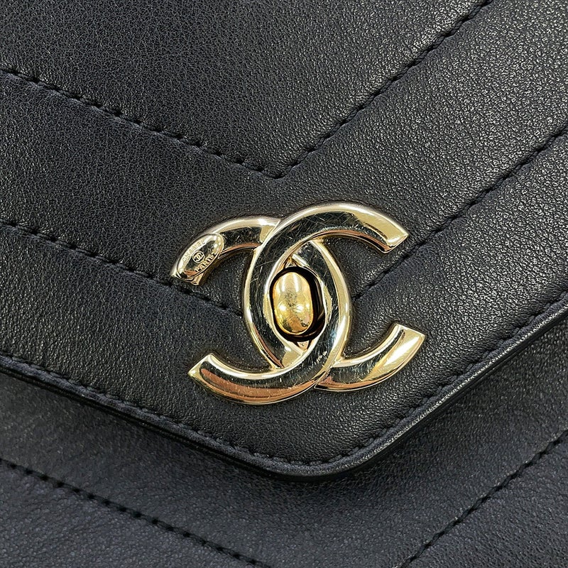 シャネル チェーンショルダーバッグ シェブロン ココマーク レザー CHANEL Vステッチ 黒 2way