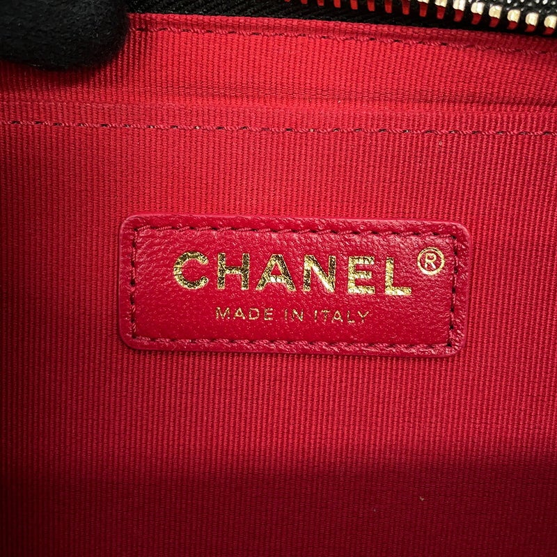 シャネル チェーンショルダーバッグ ココマーク マトラッセ フラップ スモール キャビアスキン AS3003 CHANEL 黒