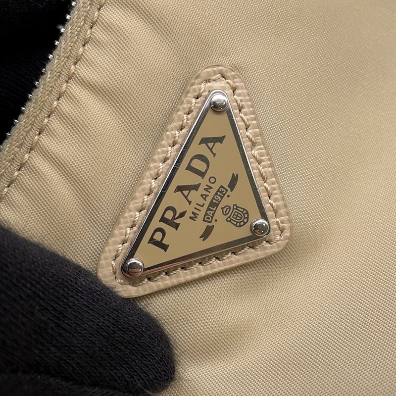 プラダ ショルダーバッグ Re-Edition 2005 Re-Nylon ナイロン 1BH204 PRADA ２way