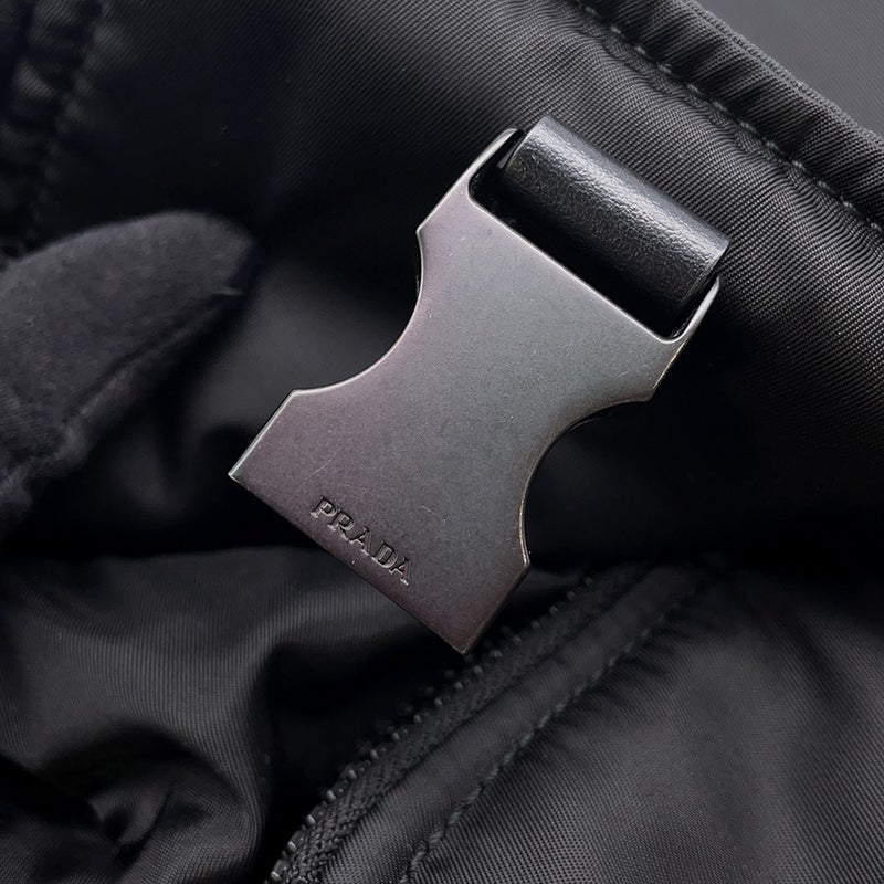 プラダ ショルダーバッグ ロゴ テスートナイロン 1BD157 PRADA メッセンジャーバッグ 黒