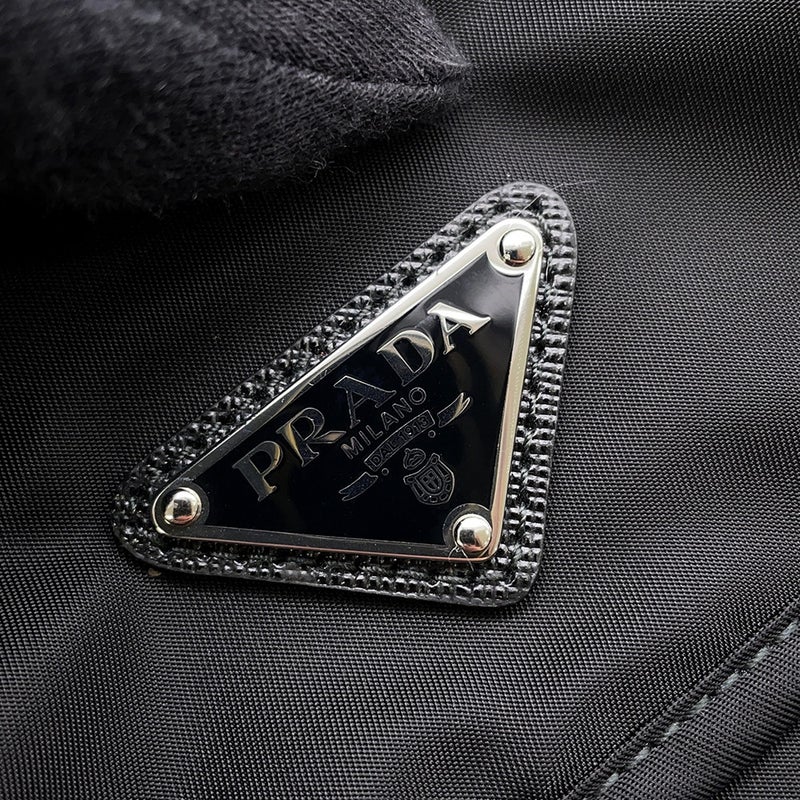 プラダ ショルダーバッグ トライアングルロゴ ナイロン PRADA バッグ 黒