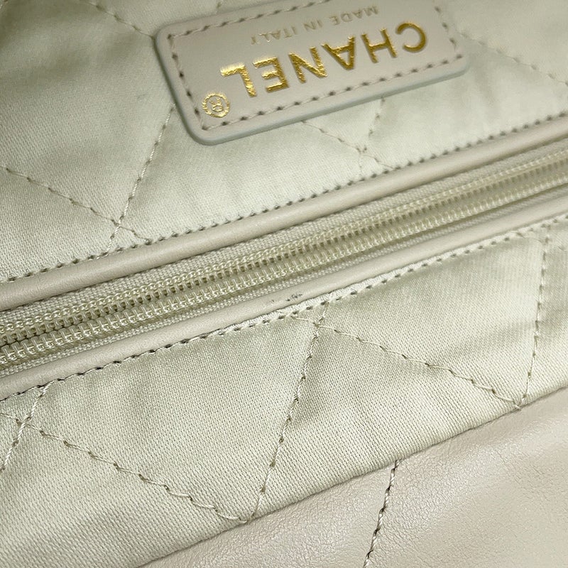 シャネル ハンドバッグ CHANEL 22 マトラッセ スモール シャイニーカーフスキン AS3260 ポーチ付き