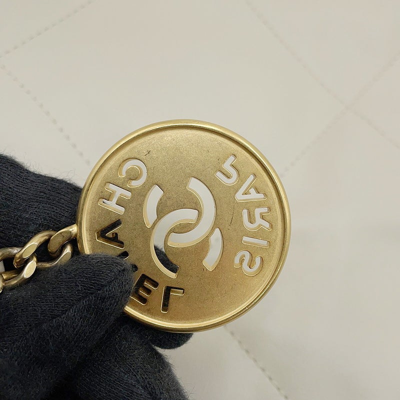 シャネル ハンドバッグ CHANEL 22 マトラッセ スモール シャイニーカーフスキン AS3260 ポーチ付き