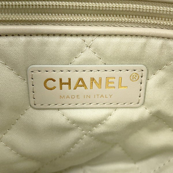 シャネル ハンドバッグ CHANEL 22 マトラッセ スモール シャイニーカーフスキン AS3260 ポーチ付き