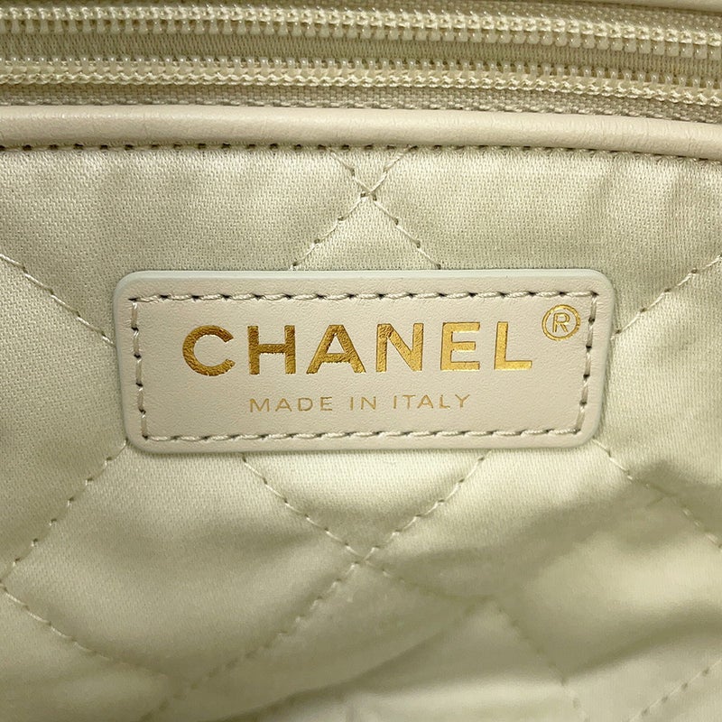 シャネル ハンドバッグ CHANEL 22 マトラッセ スモール シャイニーカーフスキン AS3260 ポーチ付き