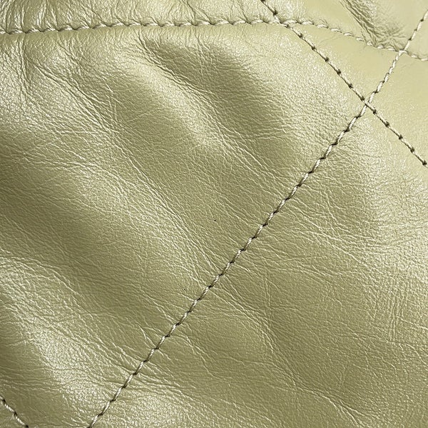 シャネル ハンドバッグ CHANEL 22 マトラッセ スモール シャイニーカーフレザー AS3260 ポーチ付き