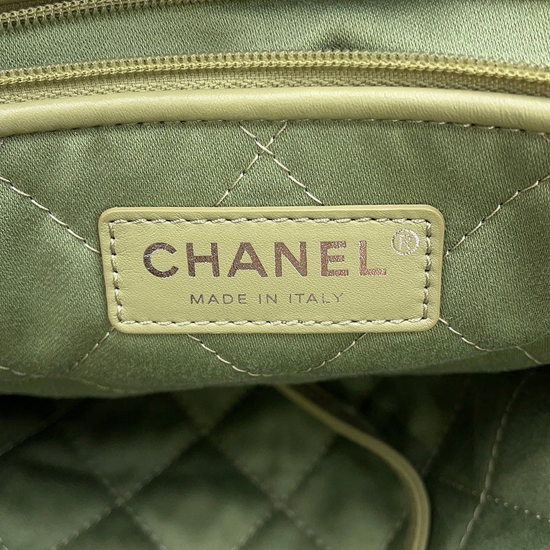 シャネル ハンドバッグ CHANEL 22 マトラッセ スモール シャイニーカーフレザー AS3260 ポーチ付き