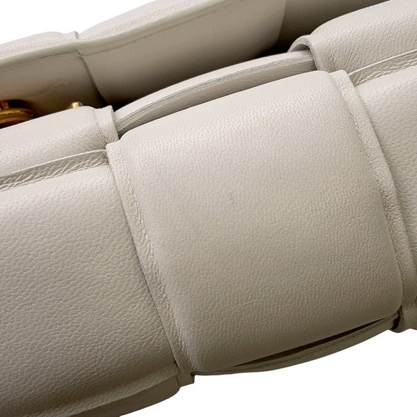 ボッテガヴェネタ チェーンショルダーバッグ カセット レザー 631421 BOTTEGA VENETA バッグ 白