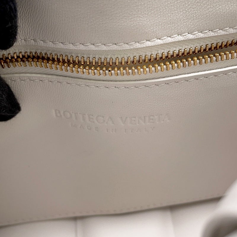 ボッテガヴェネタ チェーンショルダーバッグ カセット レザー 631421 BOTTEGA VENETA バッグ 白