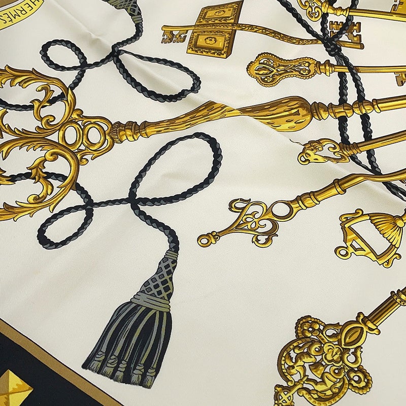 エルメス スカーフ カレ90 鍵柄 LES CLES シルク HERMES 黒 白 キーモチーフ