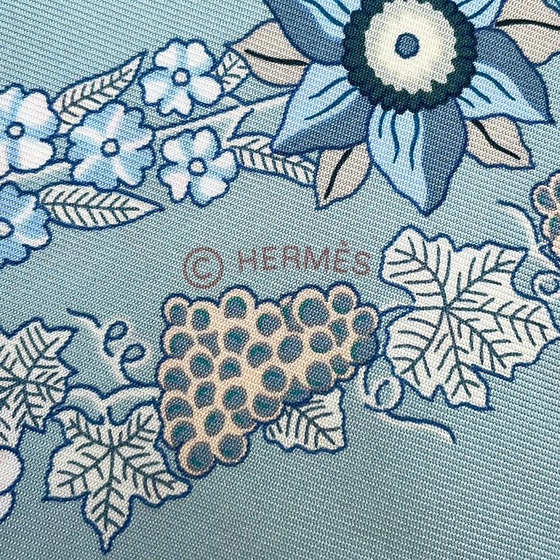 エルメス スカーフ カレ90 ブリッド・ドゥ・ガラ・アン・フルール Brides de Gala en Fleurs HERMES 白 2025春夏