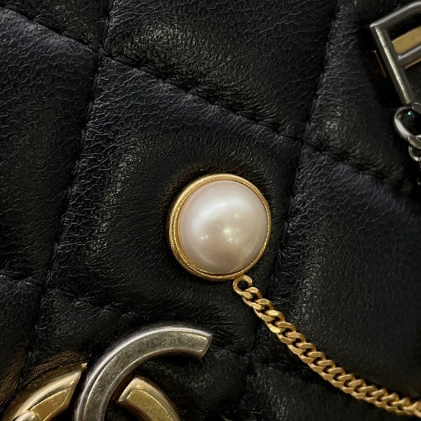 シャネル チェーンウォレット マトラッセ ココマーク ラムスキン パール AP2508 CHANEL 財布 黒