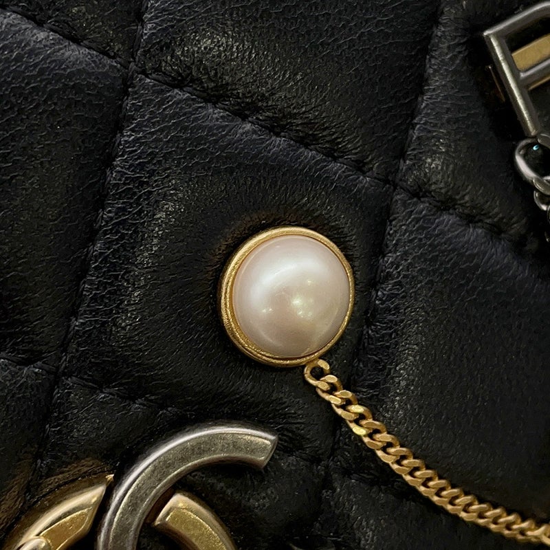 シャネル チェーンウォレット マトラッセ ココマーク ラムスキン パール AP2508 CHANEL 財布 黒