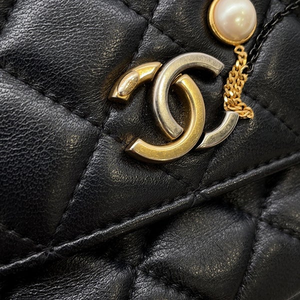 シャネル チェーンウォレット マトラッセ ココマーク ラムスキン パール AP2508 CHANEL 財布 黒