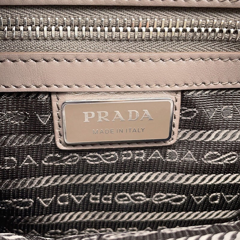 プラダ ボディバッグ ヴィッテロダイノ ショルダーバッグ トライアングルロゴ レザー 2VH184 PRADA ウエストポーチ
