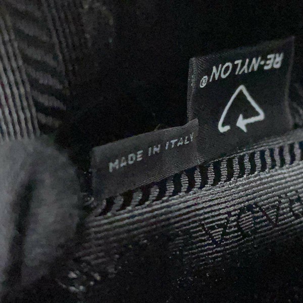 プラダ ショルダーバッグ Re-Edition2005 ナイロン 1BH204 PRADA 2wayバッグ 黒