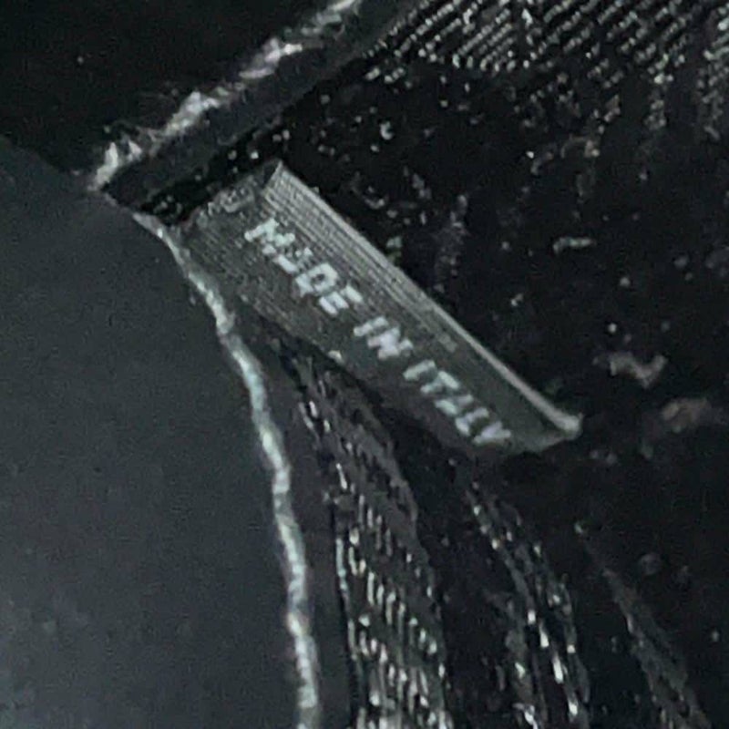 プラダ トートバッグ トライアングルロゴ サフィアーノレザー 2VG039 PRADA 黒