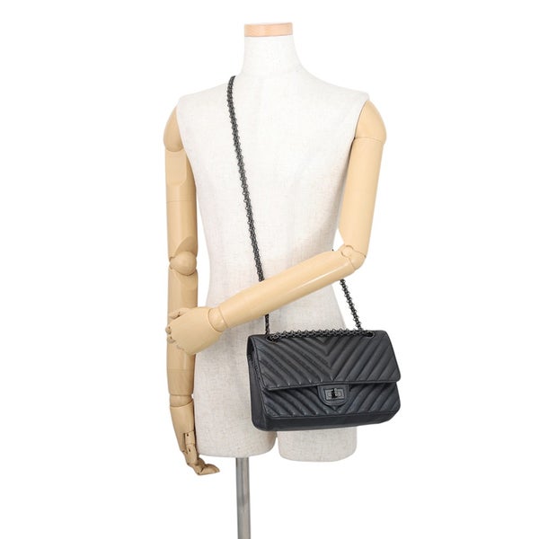 シャネル チェーンショルダーバッグ 2.55 シェブロン エイジドカーフレザー A37586 CHANEL 黒