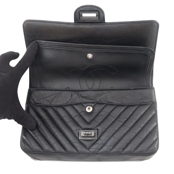 シャネル チェーンショルダーバッグ 2.55 シェブロン エイジドカーフレザー A37586 CHANEL 黒