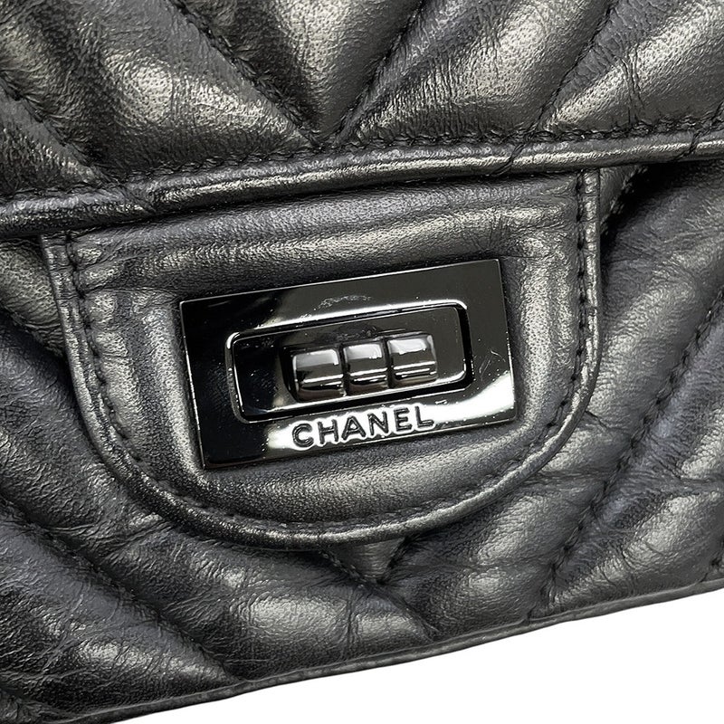 シャネル チェーンショルダーバッグ 2.55 シェブロン エイジドカーフレザー A37586 CHANEL 黒