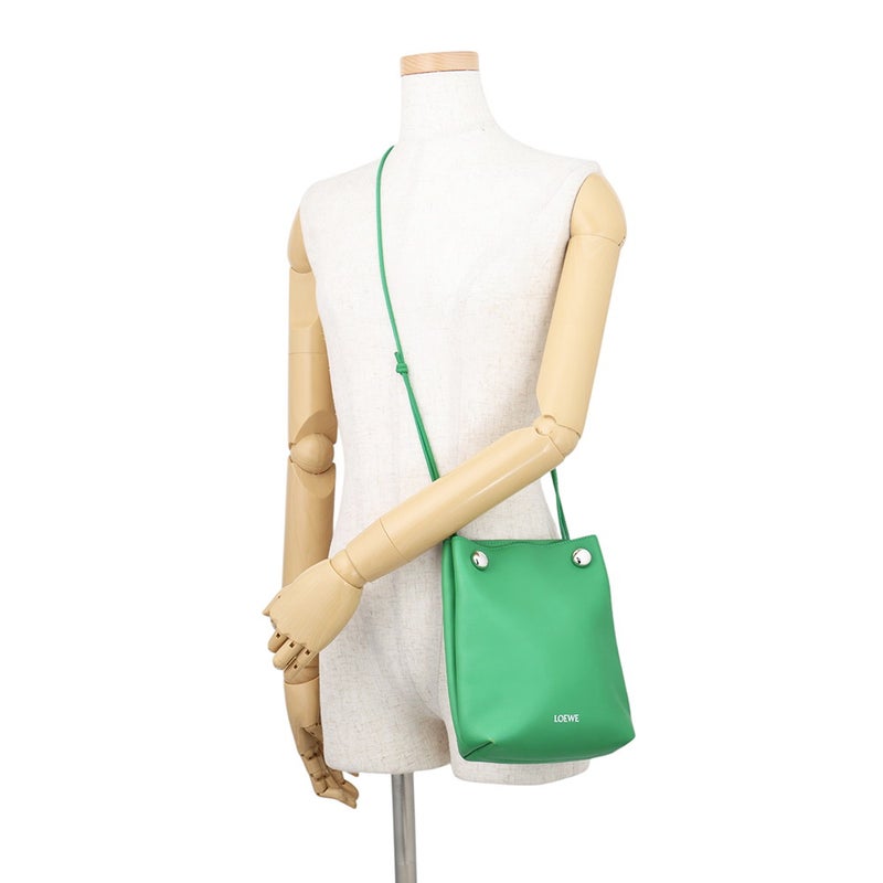 ロエベ ショルダーバッグ ぺブルポーチ スムースカーフレザー CANBSPPX01 LOEWE バッグ