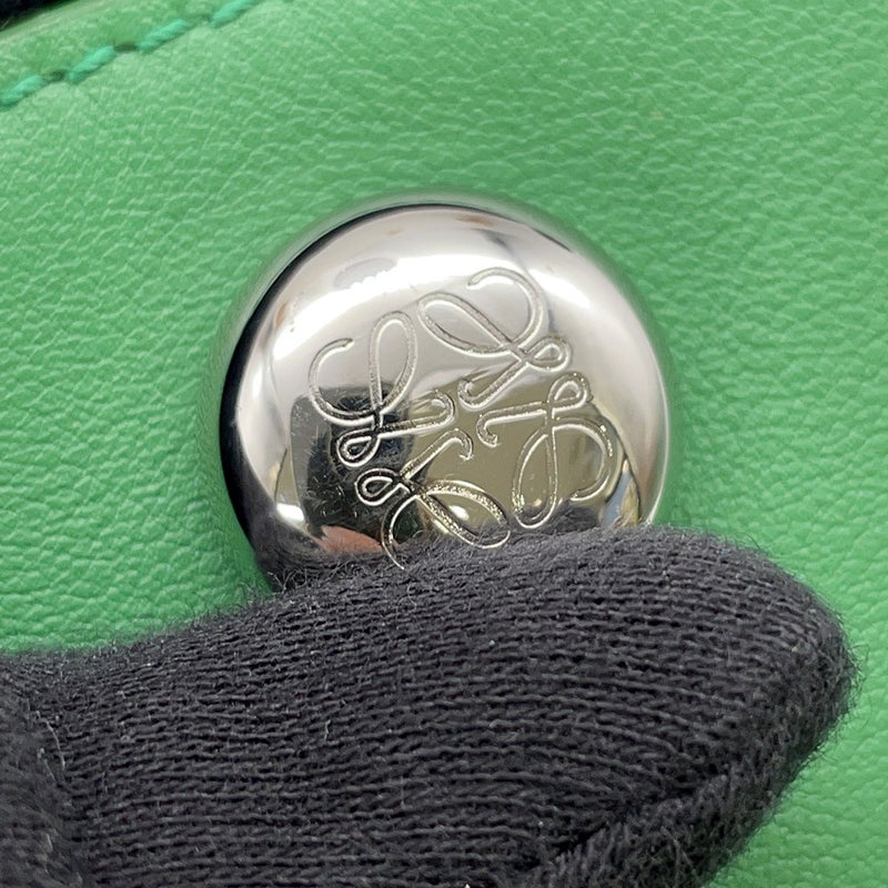 ロエベ ショルダーバッグ ぺブルポーチ スムースカーフレザー CANBSPPX01 LOEWE バッグ