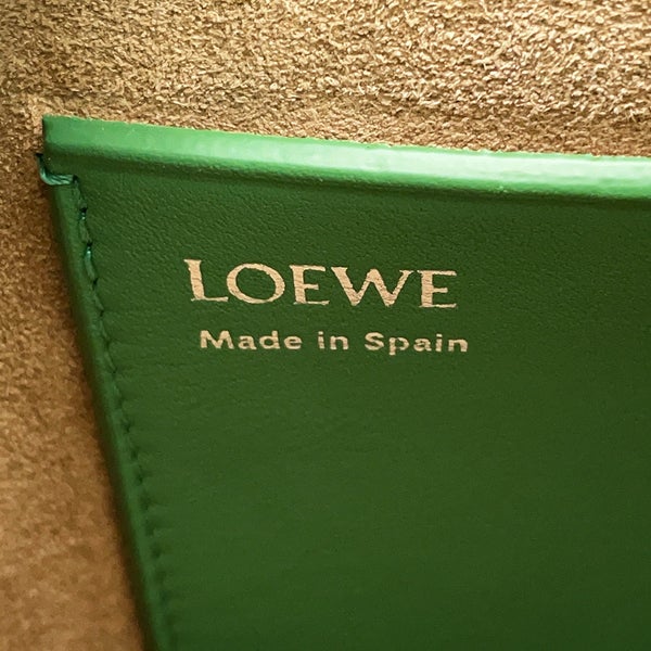ロエベ ショルダーバッグ ぺブルポーチ スムースカーフレザー CANBSPPX01 LOEWE バッグ