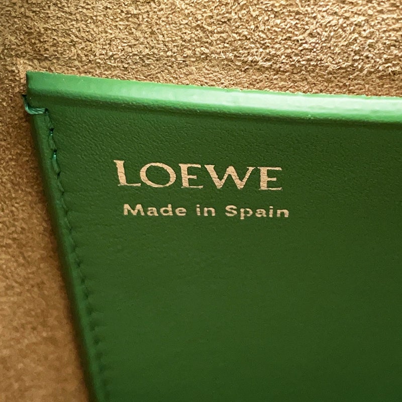 ロエベ ショルダーバッグ ぺブルポーチ スムースカーフレザー CANBSPPX01 LOEWE バッグ