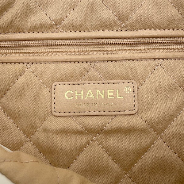 シャネル ハンドバッグ CHANEL22 マトラッセ スモール シャイニーカーフレザー AS3260 CHANEL 白