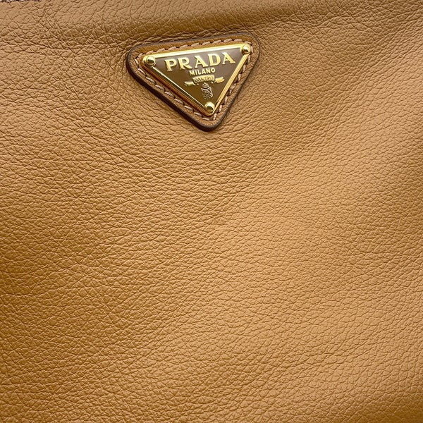 プラダ ショルダーバッグ トライアングルロゴ ソフトグレインレザー 1BC238 PRADA バッグ