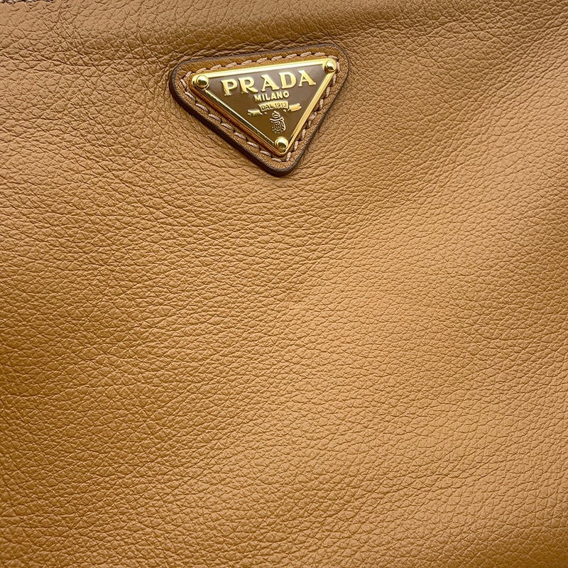 プラダ ショルダーバッグ トライアングルロゴ ソフトグレインレザー 1BC238 PRADA バッグ