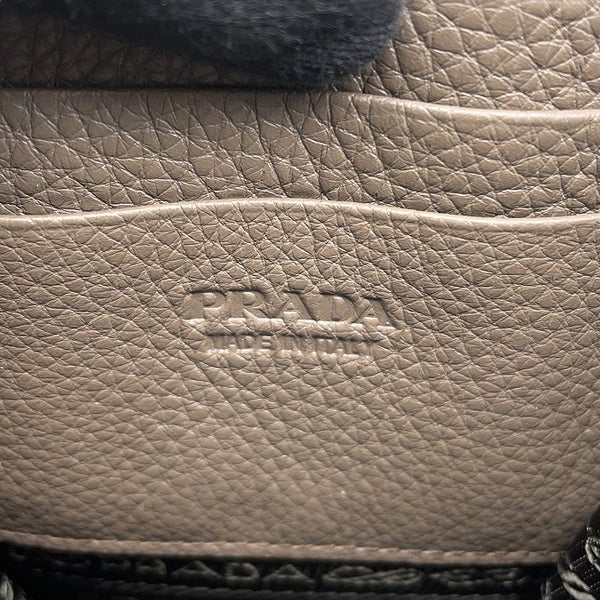 プラダ ボディバッグ スマートフォンケース トライアングルロゴ レザー 2ZH195 PRADA