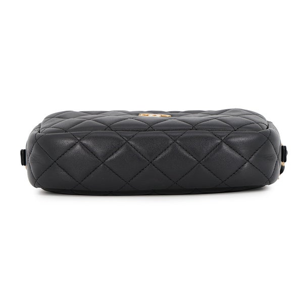 シャネル チェーンショルダーバッグ マトラッセ ココマーク カメラケース ラムスキン A91796 CHANEL ポシェット 黒