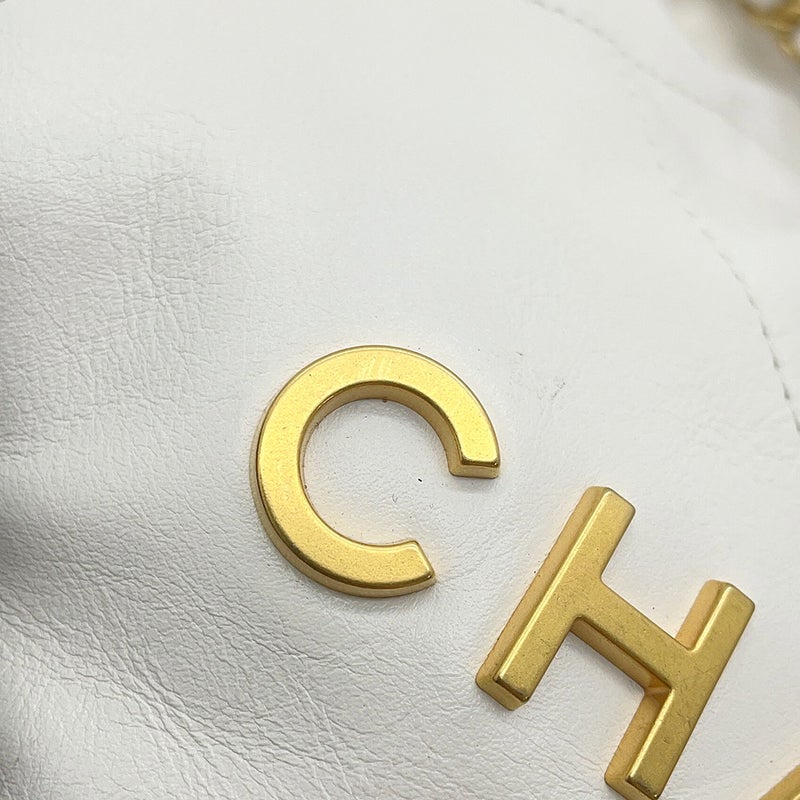 シャネル ハンドバッグ CHANEL 22 ミニ ココマーク シャイニーカーフレザー AS3980 CHANEL 2wayショルダーバッグ 白