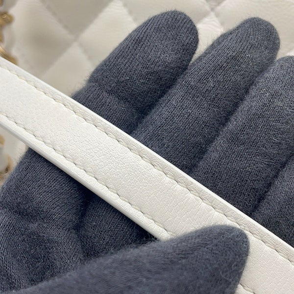 シャネル チェーントートバッグ マトラッセ ココマーク ショッピング キャビアスキン AS3953 CHANEL 白