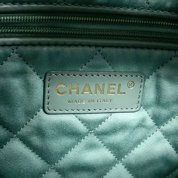 シャネル ハンドバッグ CHANEL 22 マトラッセ スモール シャイニーカーフレザー AS3260 ポーチ付き