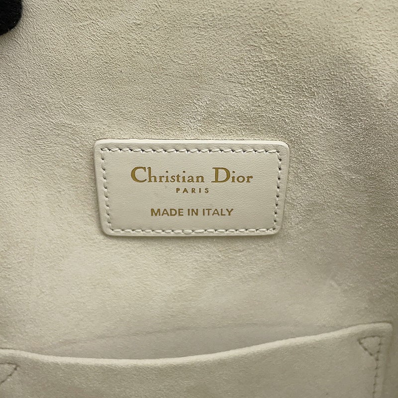 ディオール ハンドバッグ C'est Dior セディオール CDエンボス ミディアム レザー M2271UBHA 2wayショルダー 白