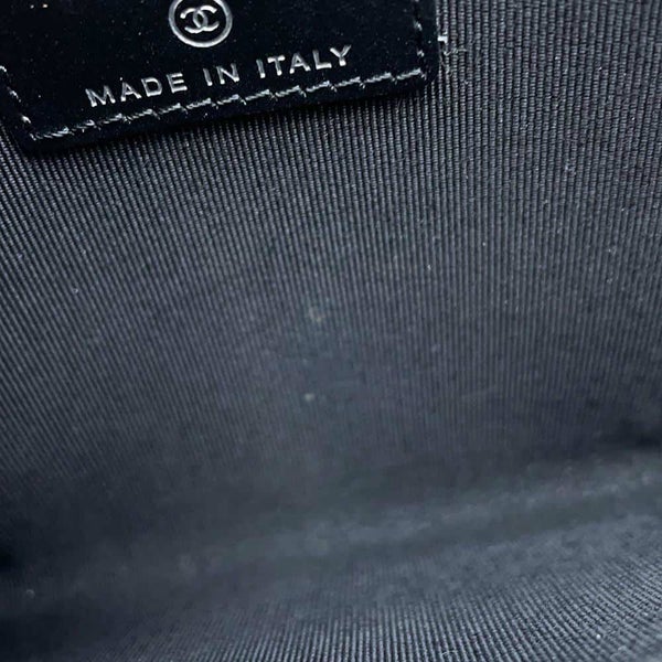 シャネル ポーチ マトラッセ ココマーク トリプルファスナー ソフトキャビアスキン CHANEL 黒