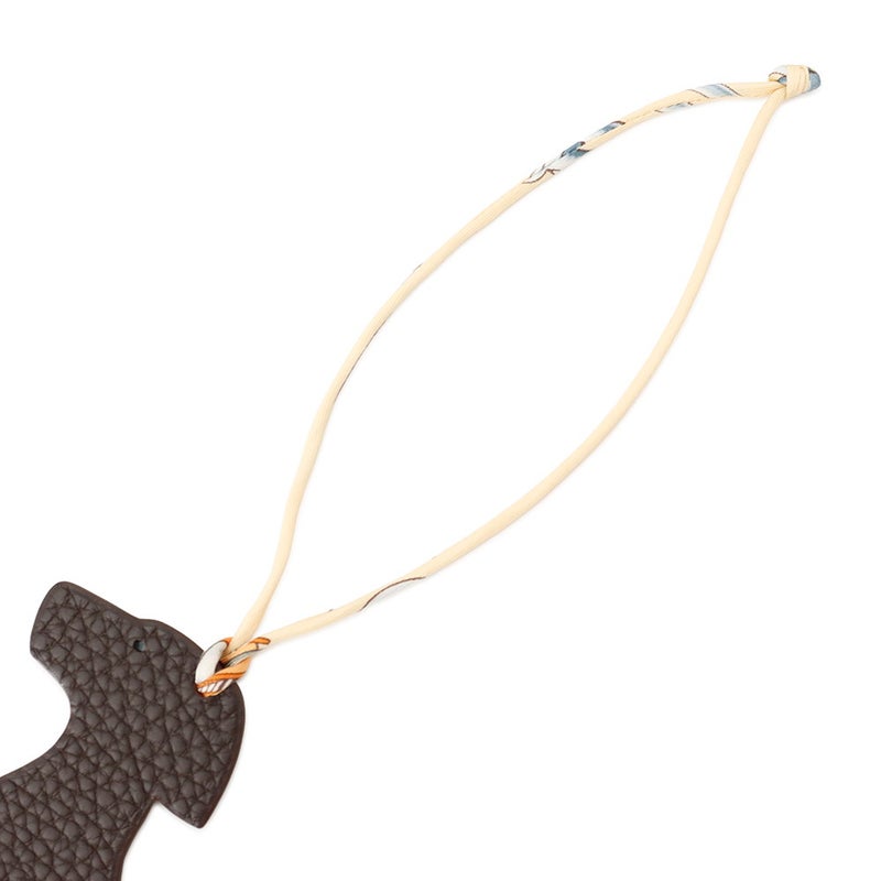 エルメス バッグチャーム プティアッシュ ラブラドール ショコラ/ブルーアトール トゴ/シェブルミゾル HERMES チャーム