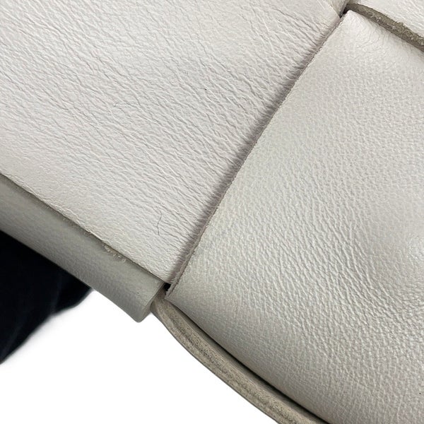 ボッテガヴェネタ ショルダーバッグ マキシイントレチャート スモール カセット ラムスキン 730848 BOTTEGA VENETA 白