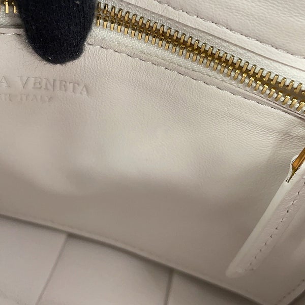 ボッテガヴェネタ ショルダーバッグ マキシイントレチャート スモール カセット ラムスキン 730848 BOTTEGA VENETA 白