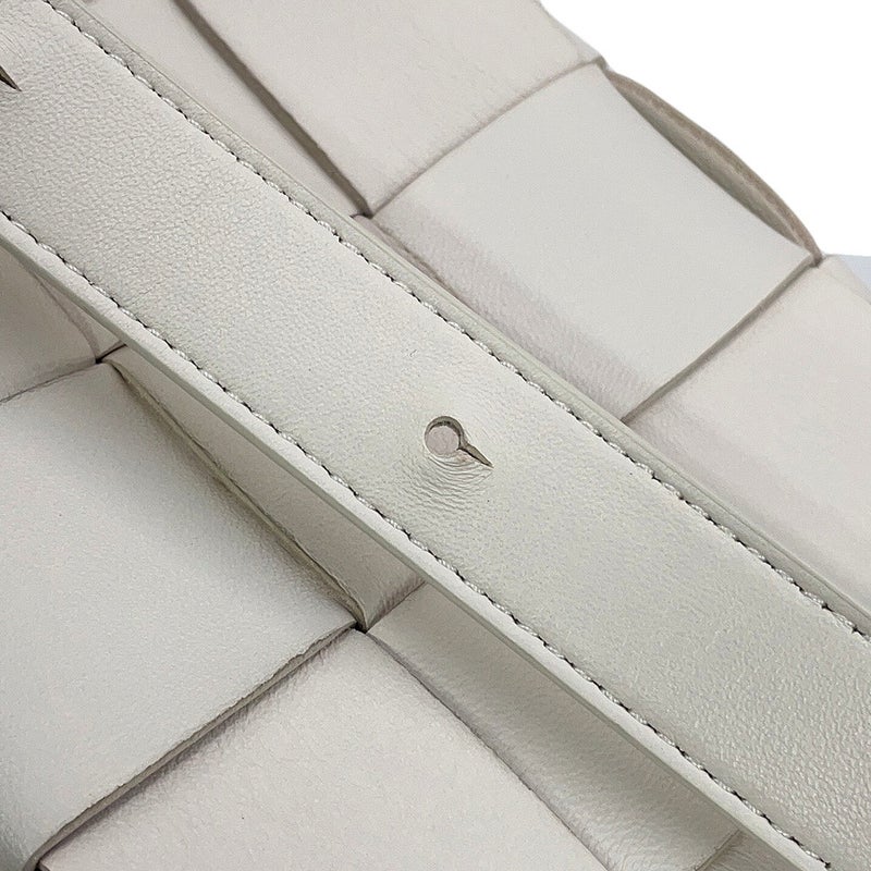 ボッテガヴェネタ ショルダーバッグ マキシイントレチャート スモール カセット ラムスキン 730848 BOTTEGA VENETA 白